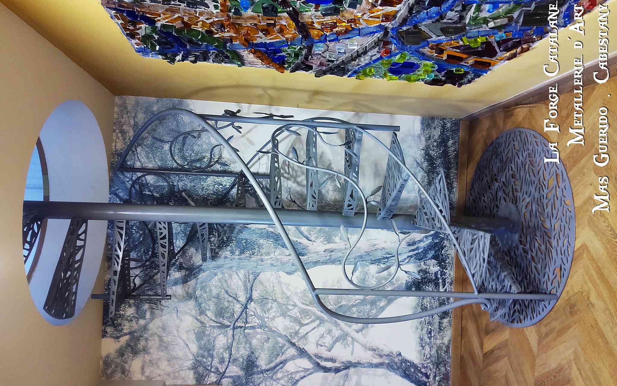 escalier en colimacon avec marches  decoupe laser et rampant ouvrage rameaux oliviers avec olives  forge catalane.jpg